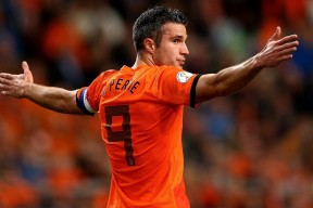 开云APP-意甲焦点战烽火连天，篮网碾压凯尔特人震撼篮坛，体育世界的冰与火之歌