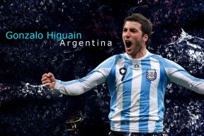 开云体育在线-阿什拉夫，当绿茵成为世界舞台，他便是最耀眼的追风者